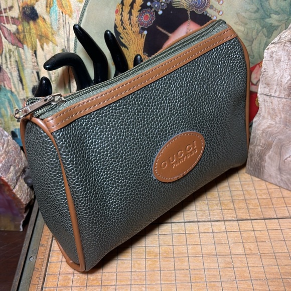 Gucci Parfums Green Tan Vintage Bag Zip Top Travel Toiletries 8.25”x6.5”x2.75” - Picture 17 of 17
